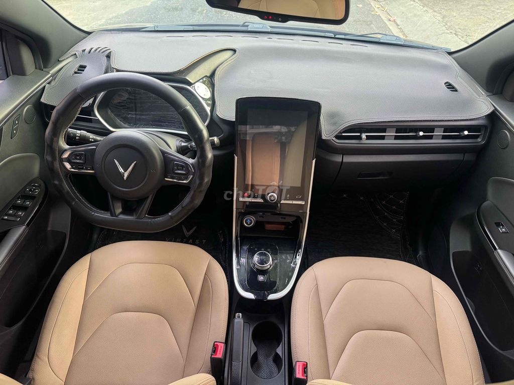 VFe34, sơn zin 100%, 1 chủ, còn RẤT MỚI. Mua bán Ô tô tại Quận Bình Tân Tp Hồ Chí Minh được đăng bởi VÕ LONG HẢI VinFast Chevrolet hình 8