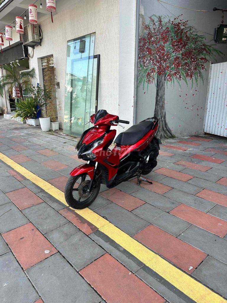 Honda Air Blade 2022 красный, от собственника