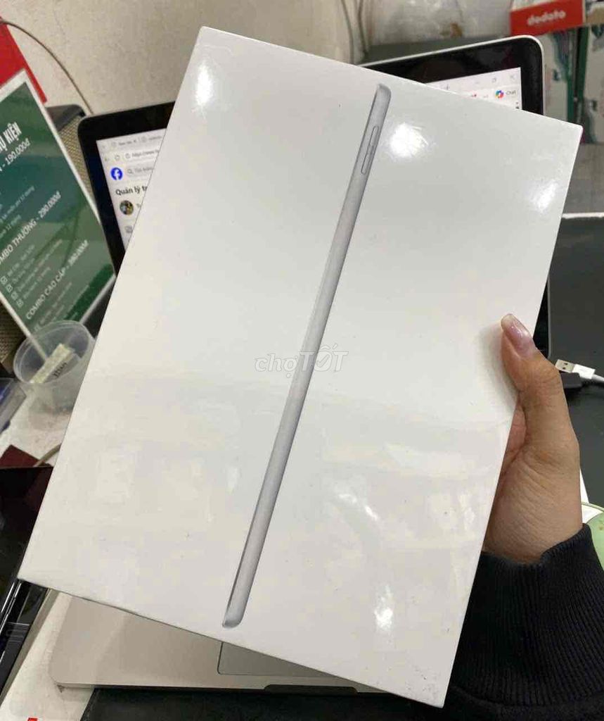 Ipad Gen 9 64G Wifi Bạc ZA/A New chưa kích. Mua bán Máy tính bảng tại Quận 3 Tp Hồ Chí Minh được đăng bởi Tuấn Nguyễn hình 1