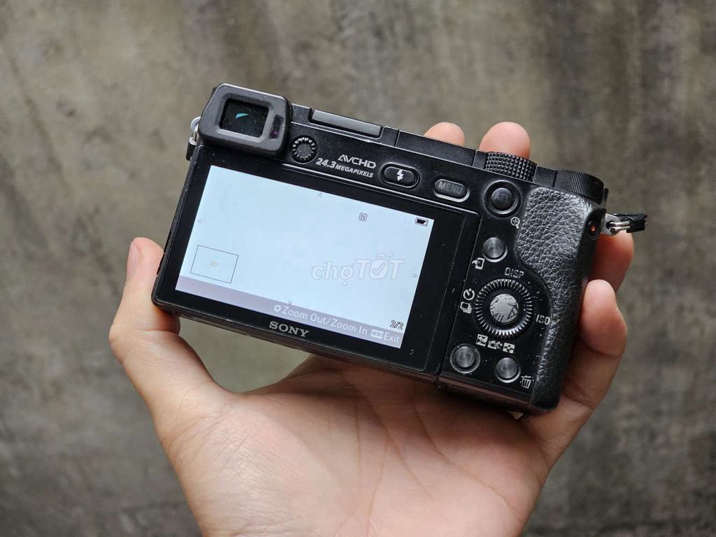 Sony A6000 ( body )