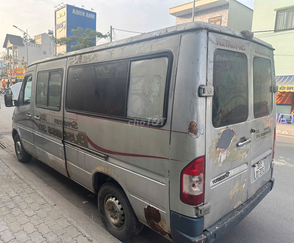 Xe Van Mercedes Sprinter 6 người - 770kg