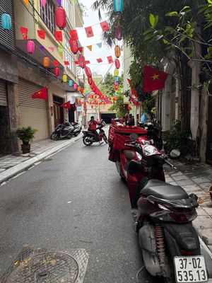 Townhouse 80 m² · 5 bed · Quần ngựa
