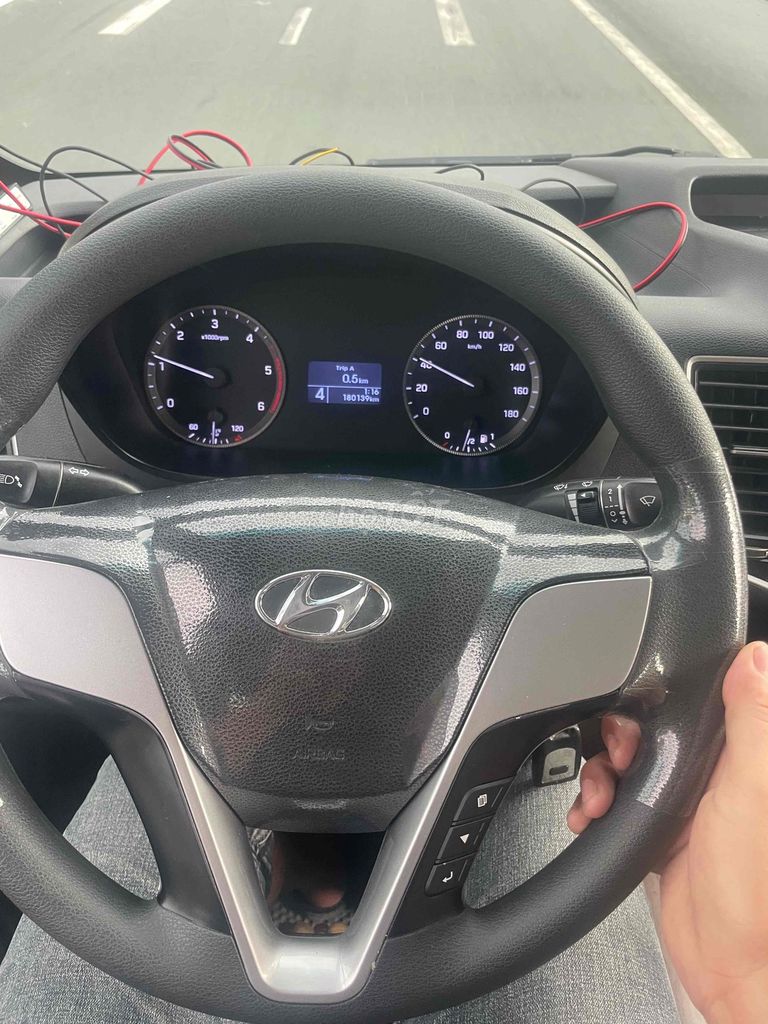 Hyundai Solati 2017 - 201000 km. Mua bán Ô tô tại Thành phố Vị Thanh Hậu Giang được đăng bởi truyen hình 10