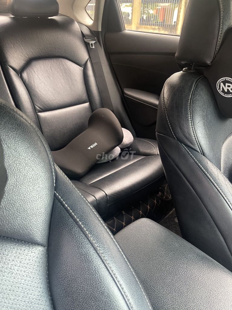 Номер этажа Kia Cerato 2019, белое кожаное сиденье