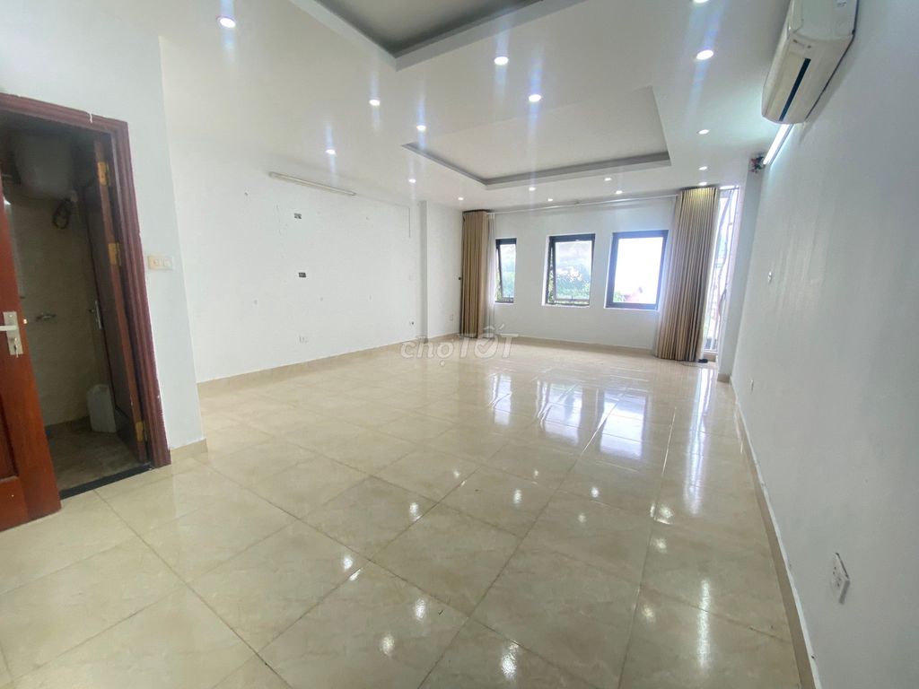 Chính chủ cho thuê VP Nguyên Hồng, DT 45m², giá 7 triệu/tháng.