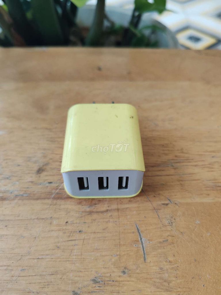 Cục sạc USB TC178-5V3100UA3 Vàng 3 cổng. Mua bán Phụ kiện (Màn hình, Chuột...) tại Quận 7 Tp Hồ Chí Minh được đăng bởi Vy Vy hình 1