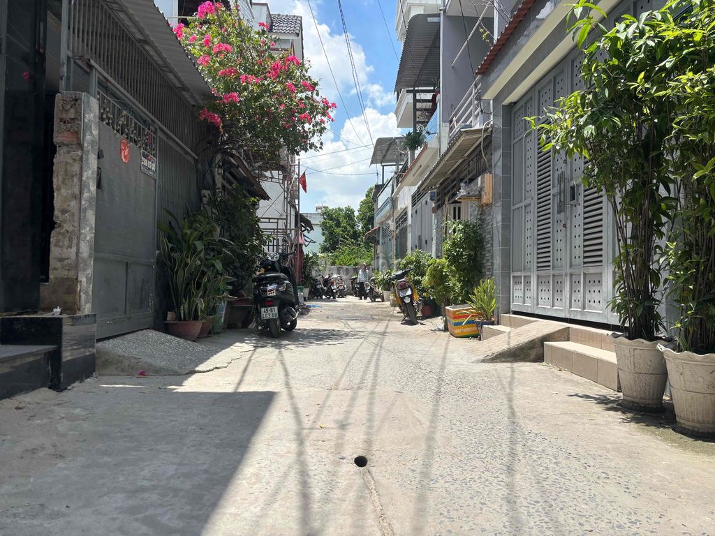 NHÀ 3 TẦNG – 4PN – TÂN THỚI HIỆP- NGANG 4,5 - SHR – 3,5 TỶ