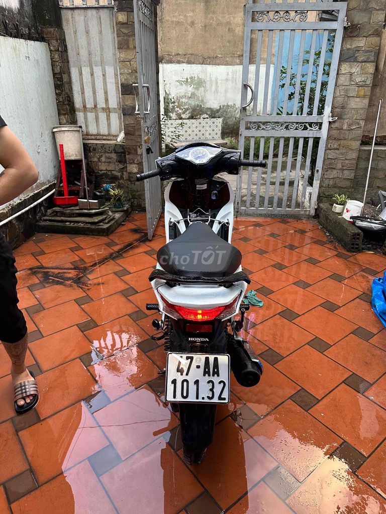 Honda Future 125 2025 Trắng 1643 km. Mua bán Xe máy tại Huyện Hóc Môn Tp Hồ Chí Minh được đăng bởi Đinh Phương Nam hình 4