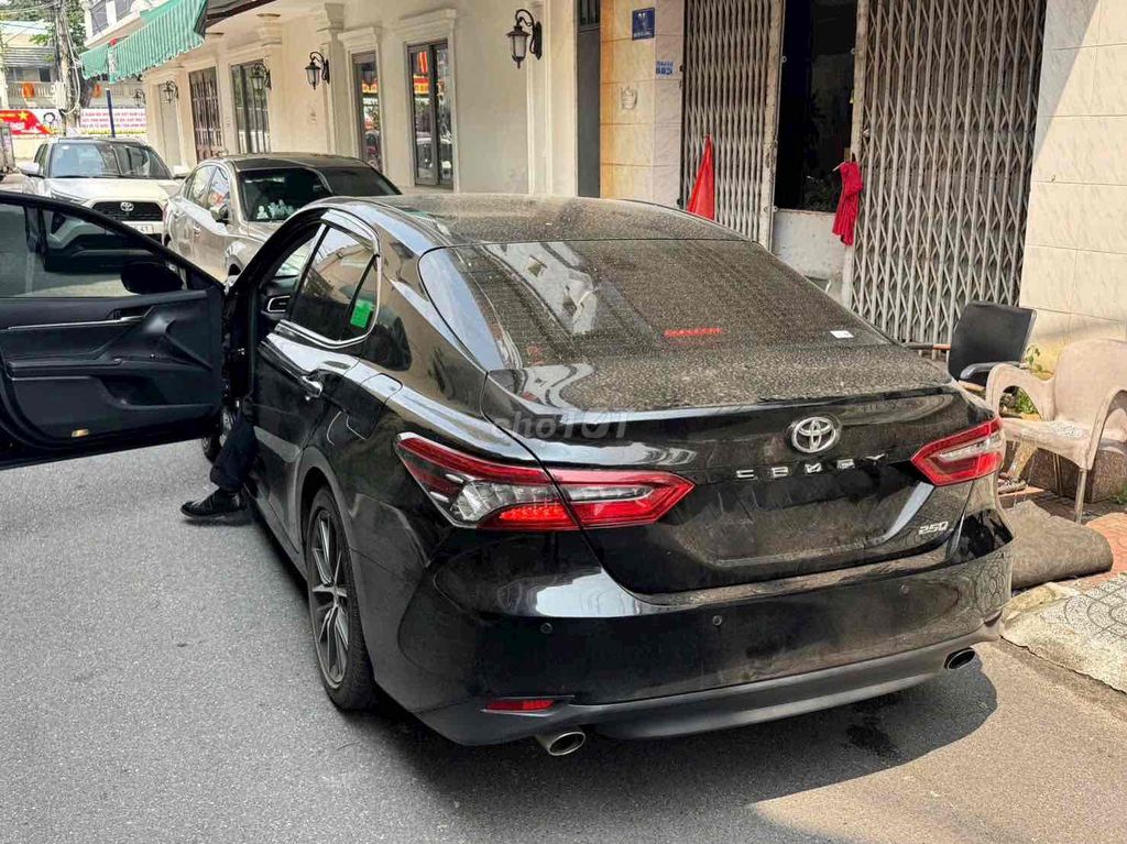 Toyota Camry 2.5Q 2022 Черная 28 000 км