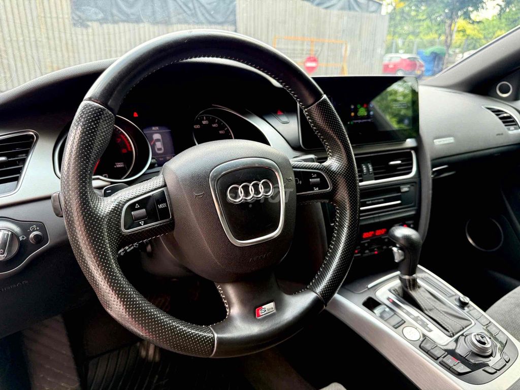 Audi A5 2009 2.0T S-line Quattro - 72000 km