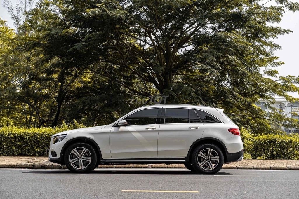 GLC200 Sx 2019 màu trắng nội thất nâu đẹp xuất sắc. Mua bán Ô tô tại Quận 7 Tp Hồ Chí Minh được đăng bởi Dương Phương hình 4