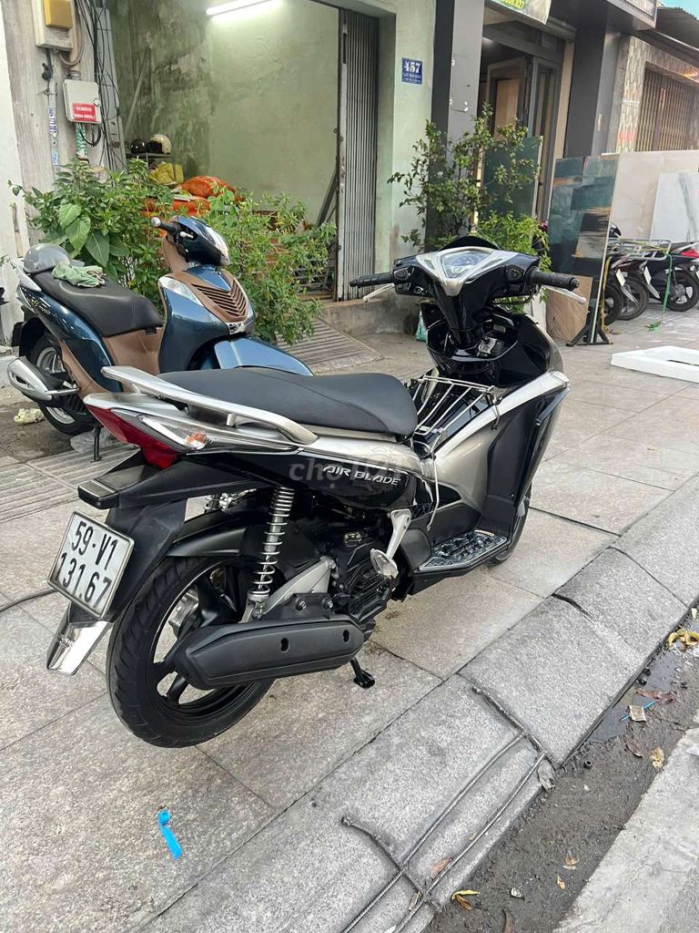 Honda air blade 2012 mới 90% biển số thành phố. Mua bán Xe máy tại Quận Tân Phú Tp Hồ Chí Minh được đăng bởi Tuanduy hình 4