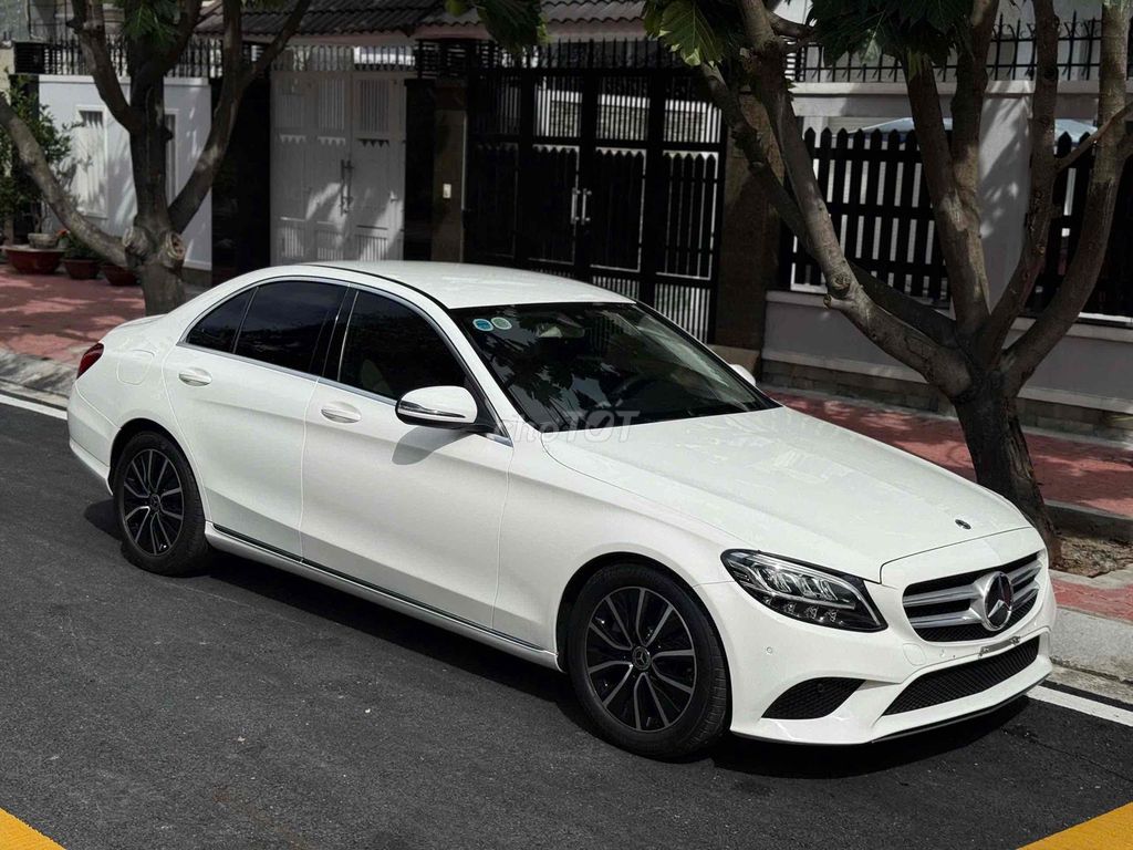 Mercedes Benz C200 Facelift model 2019. Mua bán Ô tô tại Quận 8 Tp Hồ Chí Minh được đăng bởi Khoa nguyễn hình 2