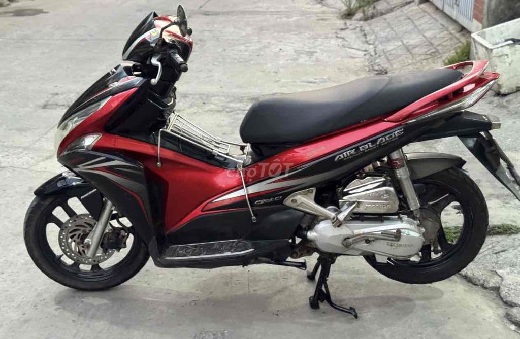 Honda Air Blade 2024 красно-черный