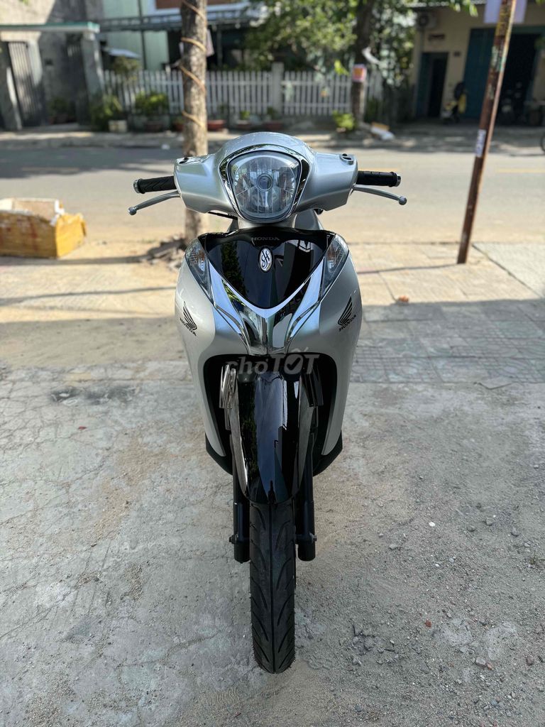 Honda SH Mode 2014 màu bạc Pos Góp trả trước 6tr5. Mua bán Xe máy tại Quận Liên Chiểu Đà Nẵng được đăng bởi Hòa Xe Máy Cũ hình 5