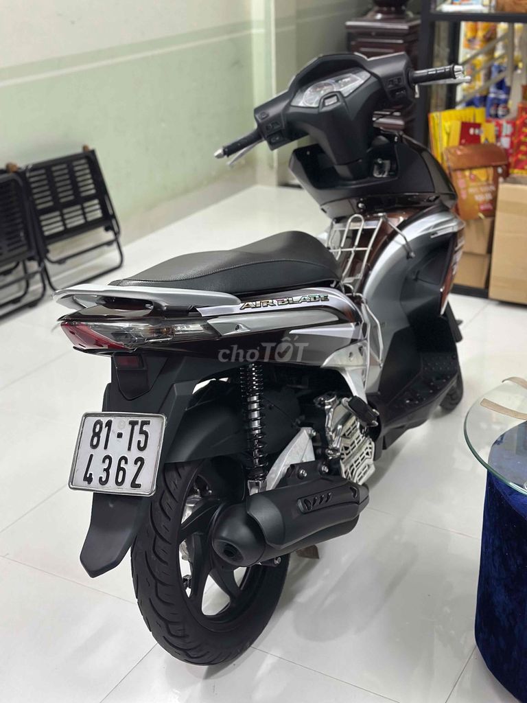 Honda Air Blade 2010 màu Nâu bạc. Mua bán Xe máy tại Thành phố Pleiku Gia Lai được đăng bởi Xe Máy Nguyễn Vũ Gialai hình 2