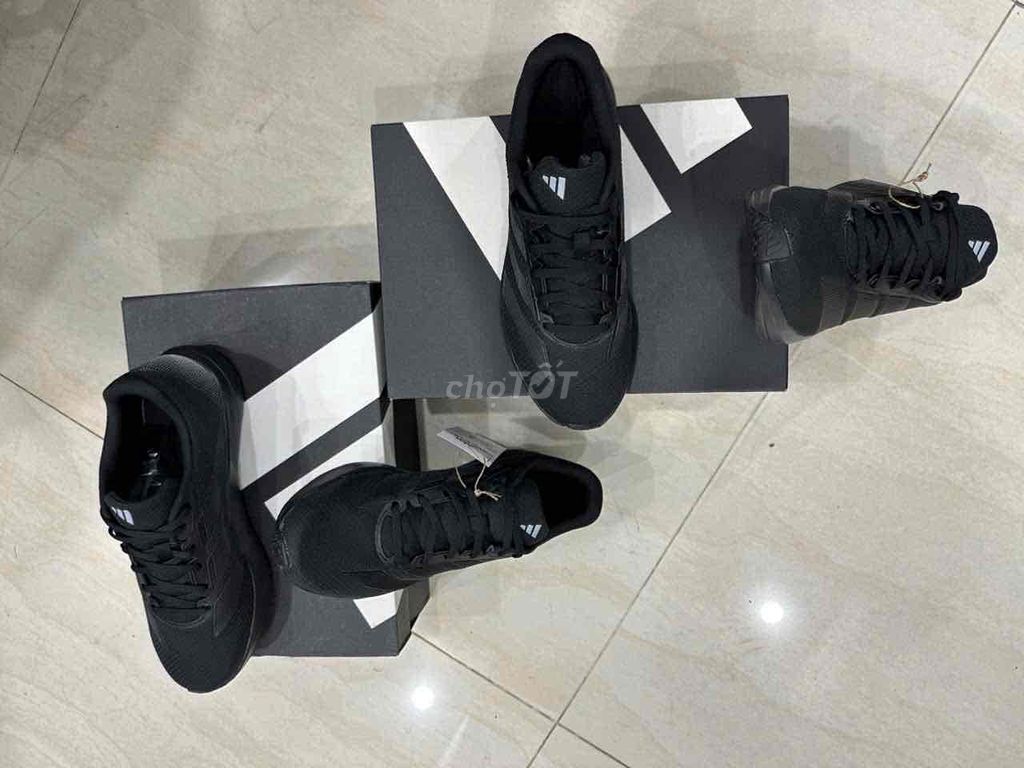 GIÀY ADIDAS FULL ĐEN CHÍNH HÃNG. Mua bán Giày dép tại Quận Hải Châu Đà Nẵng được đăng bởi Phúc hình 1