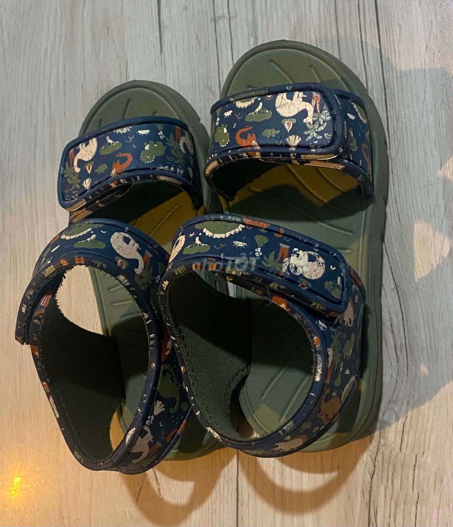 Giày sandal bé trai size 21 xanh rêu. Mua bán Mẹ và bé tại Quận Phú Nhuận Tp Hồ Chí Minh được đăng bởi Nguyễn Đình Thăng hình 1
