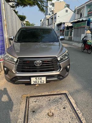 Toyota Innova V Đồng ánh kim