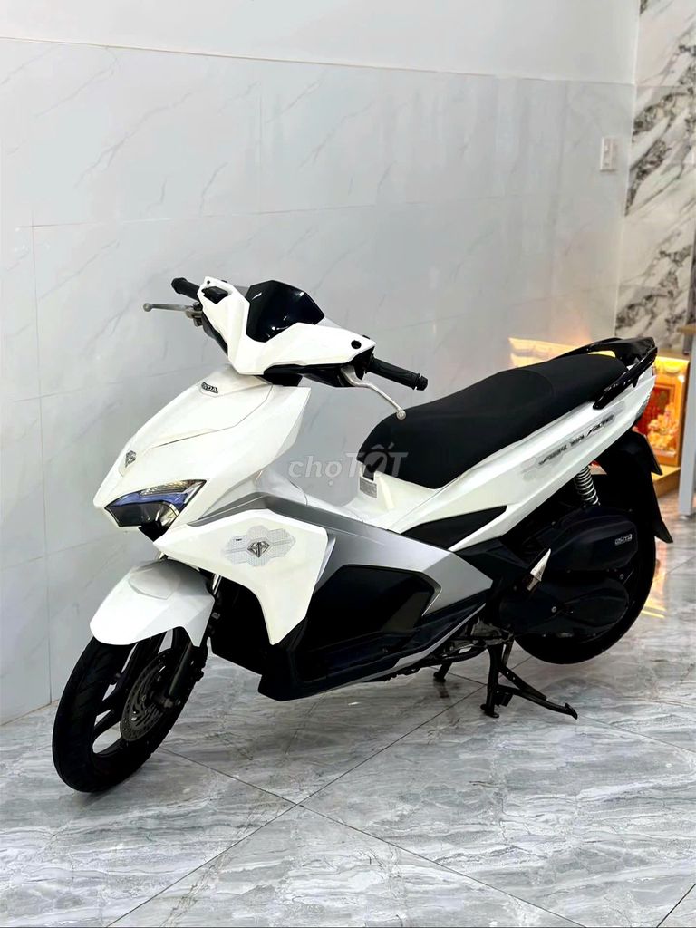 Xe máy Honda Airblade màu trắng zin đẹp leng keng. Mua bán Xe máy tại Quận Thanh Khê Đà Nẵng được đăng bởi Xe Máy Đức Vũ 658 Trần Cao Vân hình 9