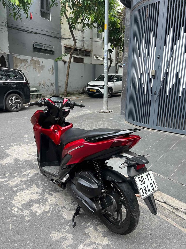 Honda Vario 2019 красный candy, скутер