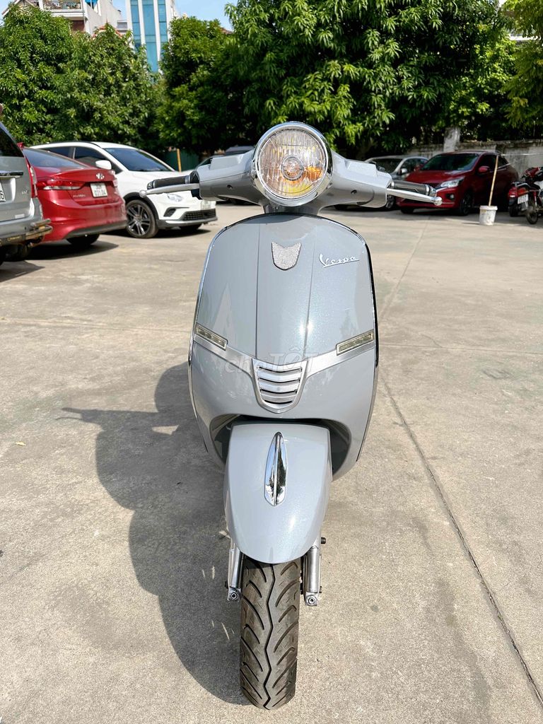 Vespa xám 4D lắp ắc quy mới đập hộp