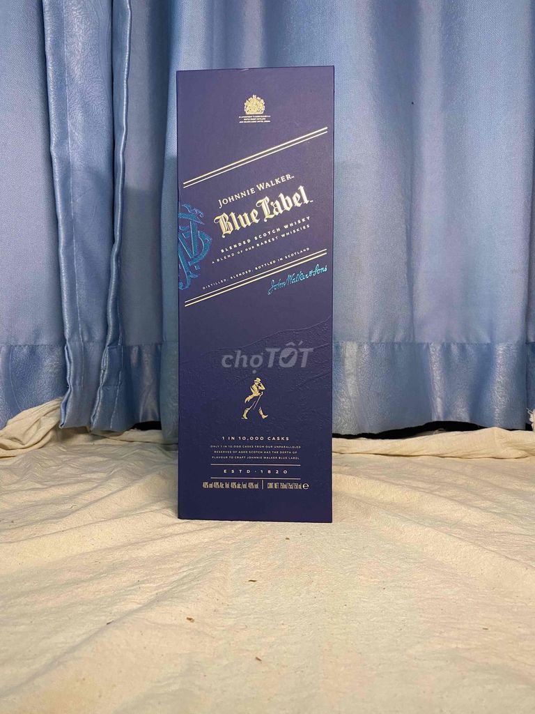 Vỏ chai Johnnie Walker Blue Label. Mua bán Đồ sưu tầm, đồ cổ tại Quận 5 Tp Hồ Chí Minh được đăng bởi Nguyễn Hưng hình 1