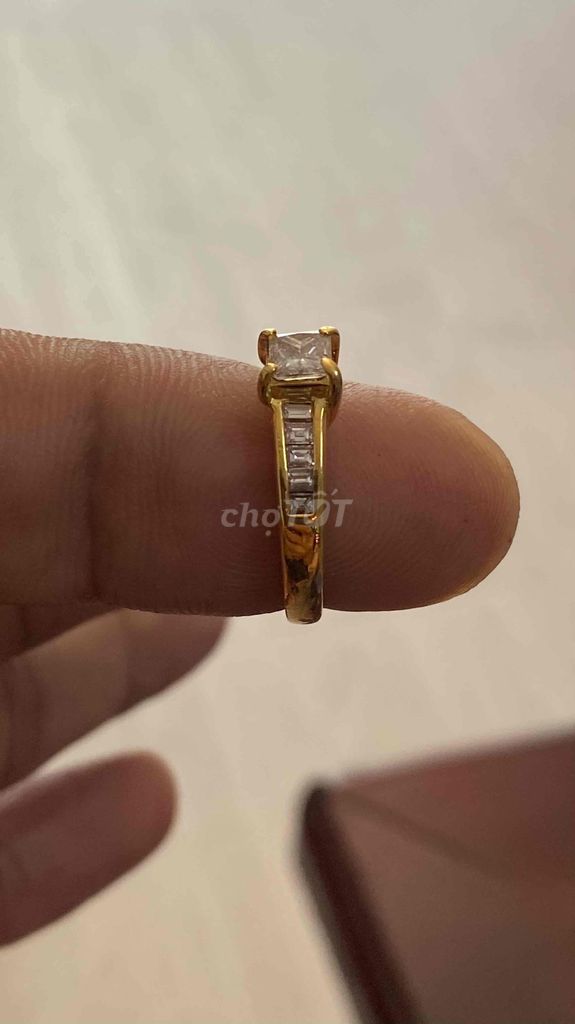 cần bán nhẫn nữ vang 14k, kim cương