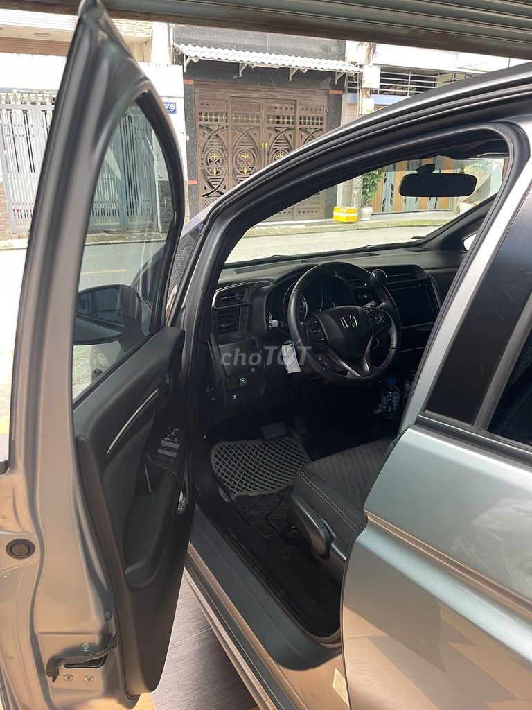 Honda Jazz 2018 RS - 61000 km. Mua bán Ô tô tại Quận Tân Phú Tp Hồ Chí Minh được đăng bởi Hiểu  hình 4