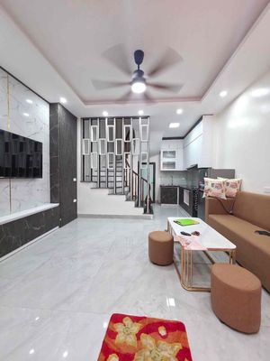 Nhà phố 35 m² · 4 PN · Phố Nguyễn Văn Viên
