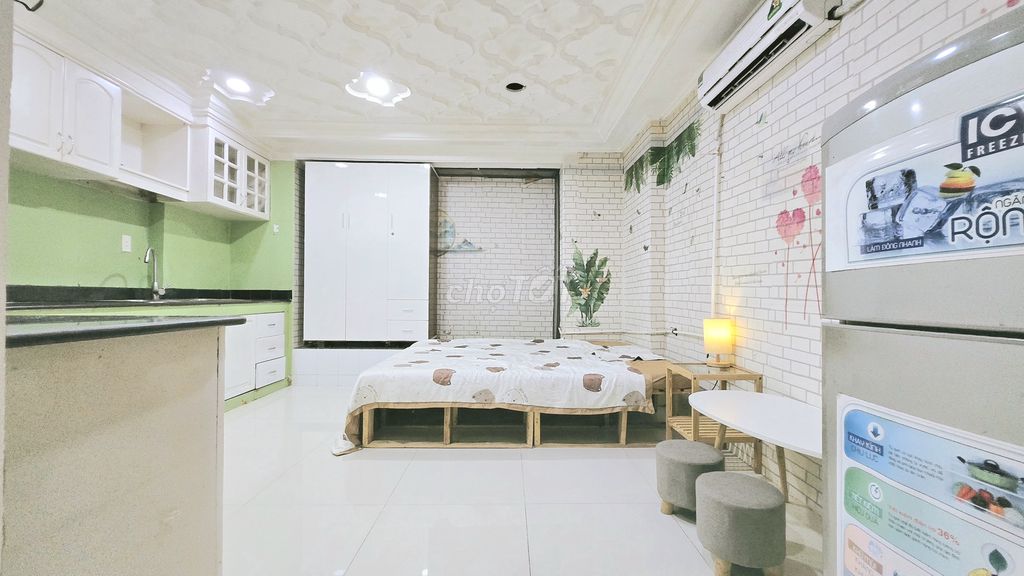 Phòng có dàn bếp lớn, full nội thất, sau lưng Hutech UVK, cực thoáng !