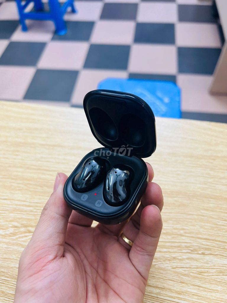 Tai nghe Samsung Galaxy Buds Live Đen. Mua bán Tivi, Âm thanh tại Quận Đống Đa Hà Nội được đăng bởi NHẬT LỆ CAMERA hình 1