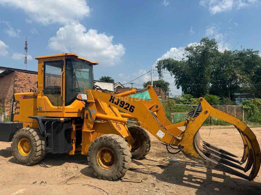 xe xúc lật Hoằng Giai Hj926 gầu kẹp