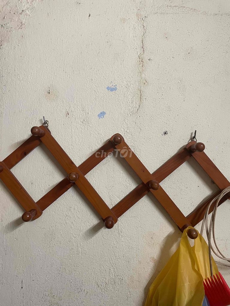 Móc treo tường gỗ gấp gọn. Mua bán Nội thất, đồ gia dụng khác tại Quận Gò Vấp Tp Hồ Chí Minh được đăng bởi Nguyễn Thị Hồng Phúc hình 1