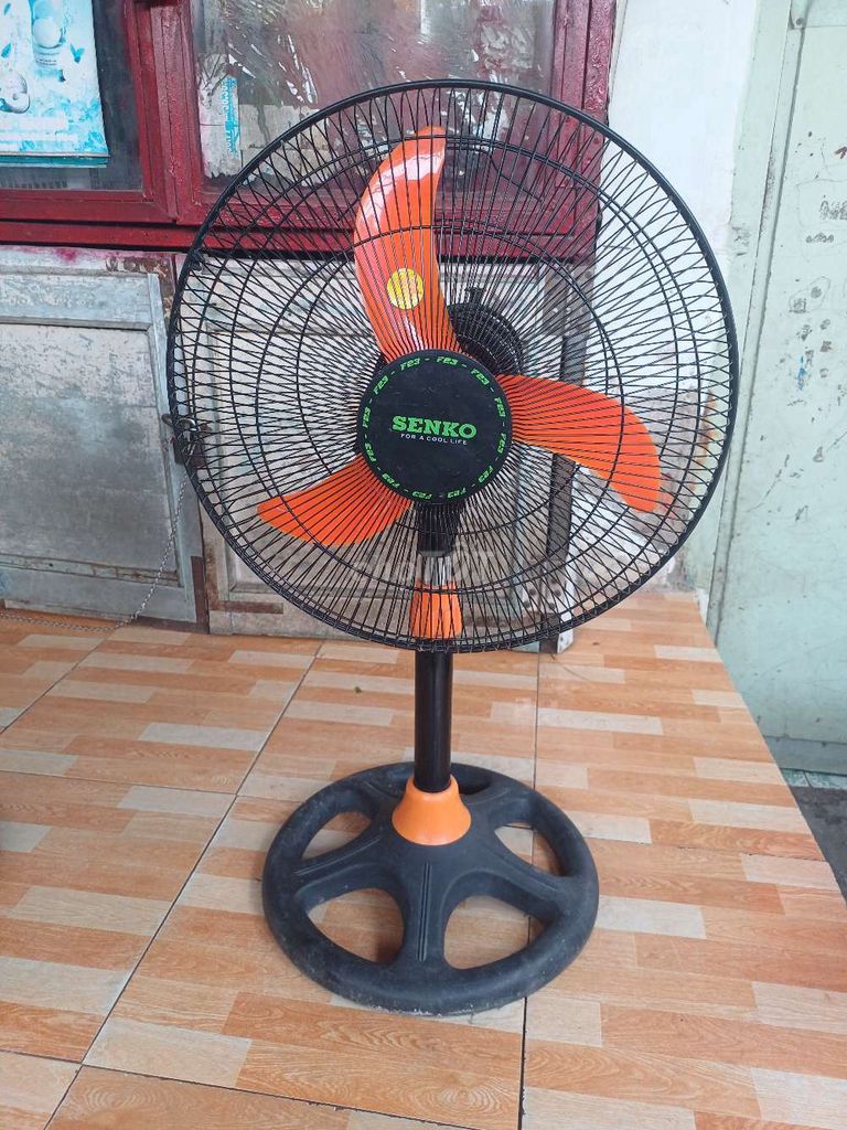 Quạt đứng Senko Đen, Cam. Mua bán Quạt tại Huyện Nhà Bè Tp Hồ Chí Minh được đăng bởi đồ cũ giá rẻ hình 1