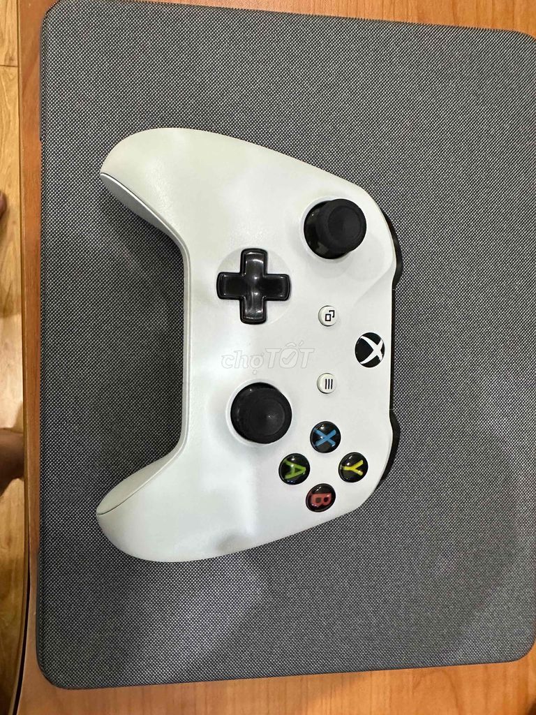 Tay xbox one S