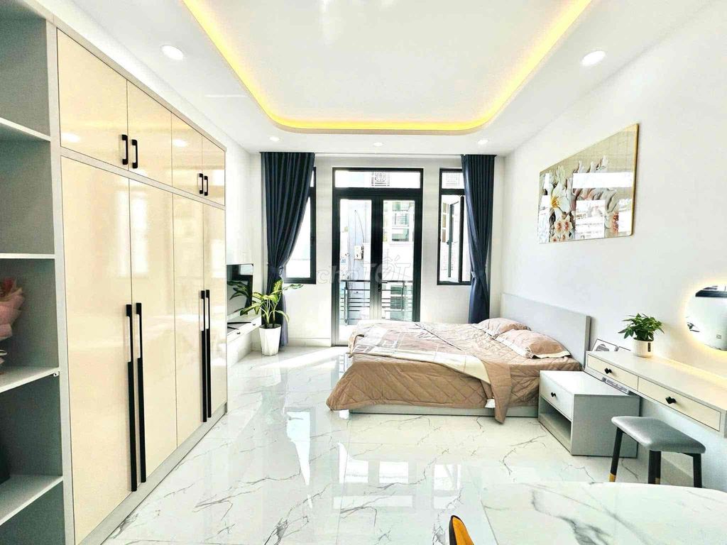 STUDIO - ngay ĐH VĂN HIẾN - BAN CÔNG FULL NỘI THẤT -