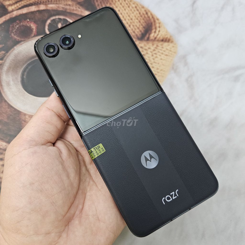 Motorola Razr 50 Ultra 5G 12GB/256GB Đen. Mua bán Điện thoại tại Quận Thanh Khê Đà Nẵng được đăng bởi Cửa Hàng Vietphones Store hình 1