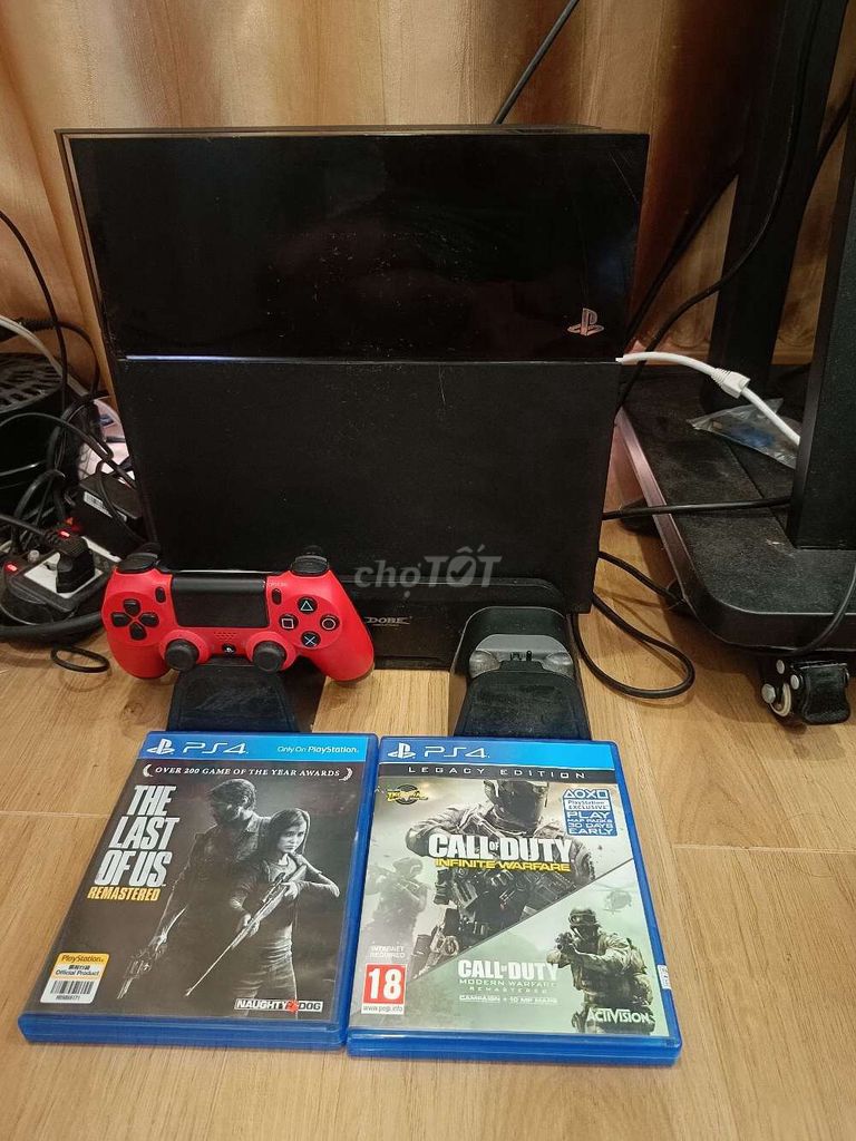 Thanh lý PS4 1001A tặng kèm 2 đĩa game và dock xạc. Mua bán Thiết bị chơi game tại Thành phố Thuận An Bình Dương được đăng bởi quang hình 1