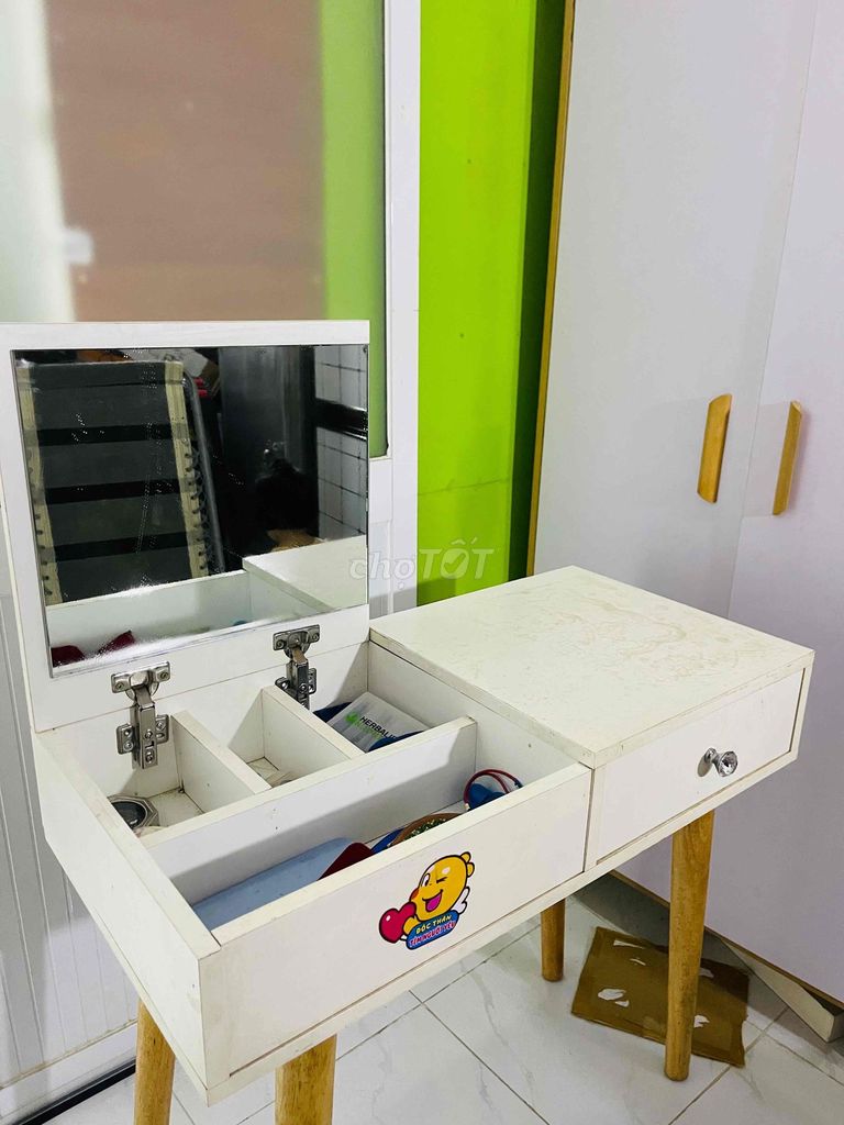 Bàn trang điểm Gỗ Trắng nhiều ngăn. Mua bán Bàn ghế tại Quận Gò Vấp Tp Hồ Chí Minh được đăng bởi Mỹ Ly  hình 1