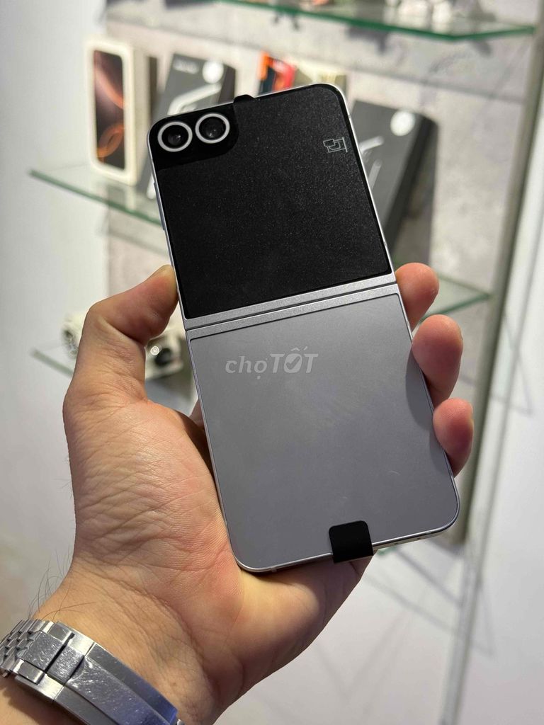 Samsung Z Flip 6 Titan 256GB. Mua bán Điện thoại tại Quận 3 Tp Hồ Chí Minh được đăng bởi 2 Hand STORE  hình 1