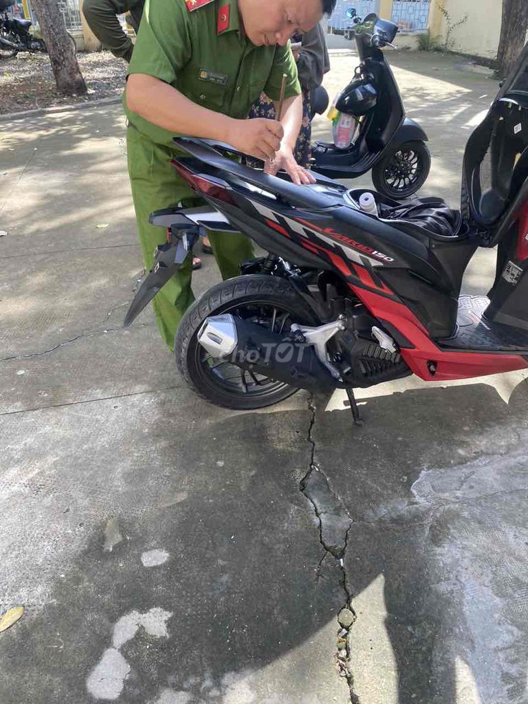 Cần bán vario 150. Mua bán Xe máy tại Huyện Nhà Bè Tp Hồ Chí Minh được đăng bởi Hiếu Hoàng hình 1