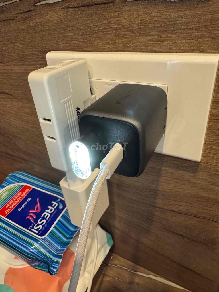 Đèn cắm usb rất đẹp và nhỏ gọn (vàng và trắng)