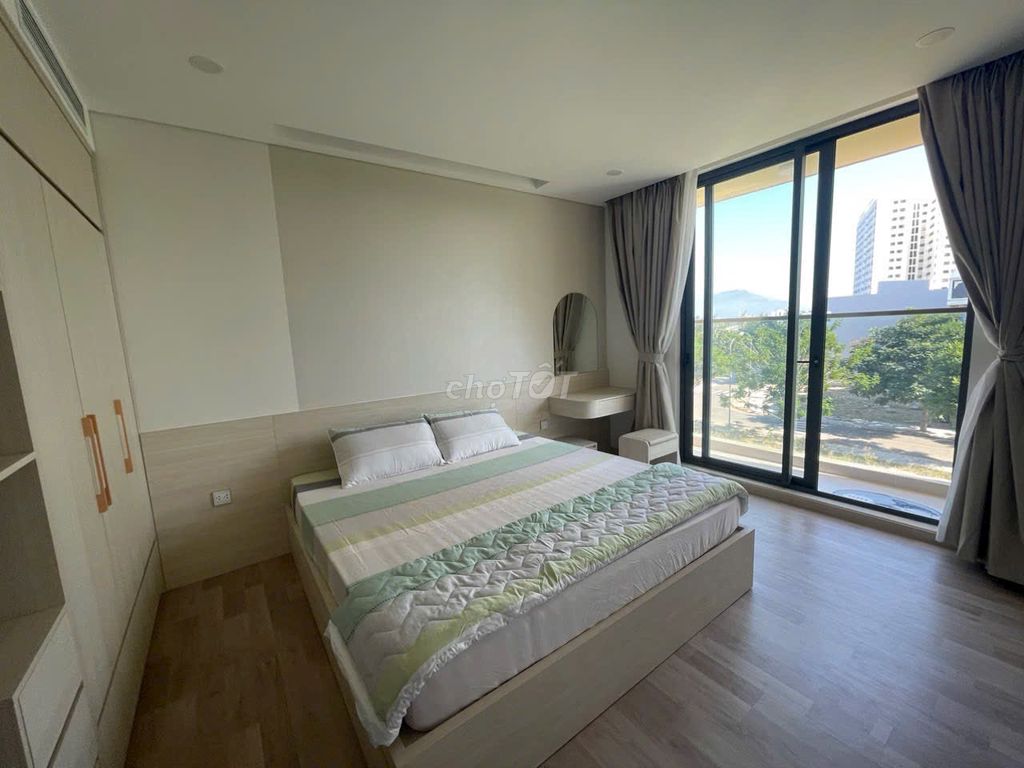 Cho thuê căn góc 2 phòng ngủ, nội thất mới tinh CT1 Riverside Luxury