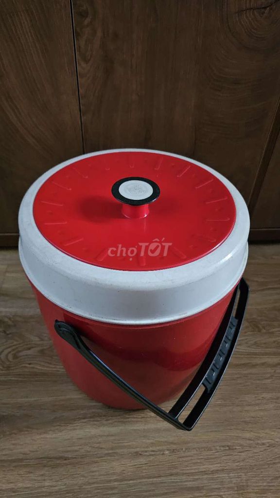 Thùng đá giữ nhiệt Nhựa Cao Cấp Đỏ Trắng. Mua bán Dụng cụ nhà bếp tại Quận Bình Tân Tp Hồ Chí Minh được đăng bởi Lê Hải Đăng hình 1