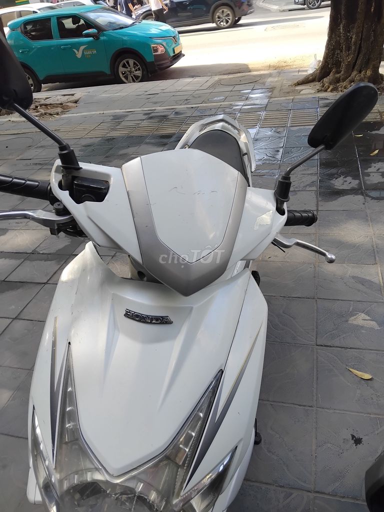 Сначала Airblade 110 FI, учителя ходят в школу рядом с домом