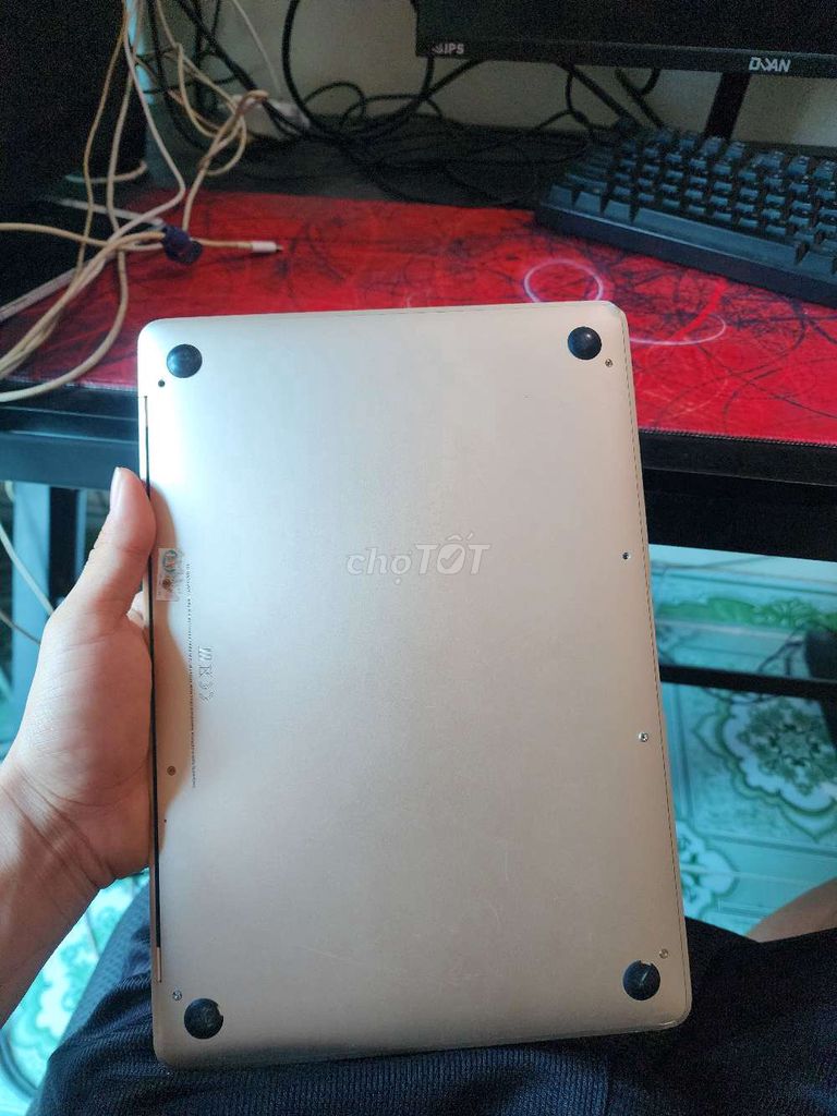 Apple MacBook Retina 2017 8GB/256GB Vàng. Mua bán Laptop tại Thành phố Hải Dương Hải Dương được đăng bởi Đức Nhân  hình 1