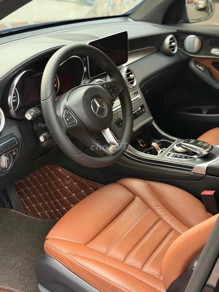 Mercedes-Benz GLC300 2019 Form mới Đen 78000 km. Mua bán Ô tô tại Quận 7 Tp Hồ Chí Minh được đăng bởi Thông Sport  hình 7