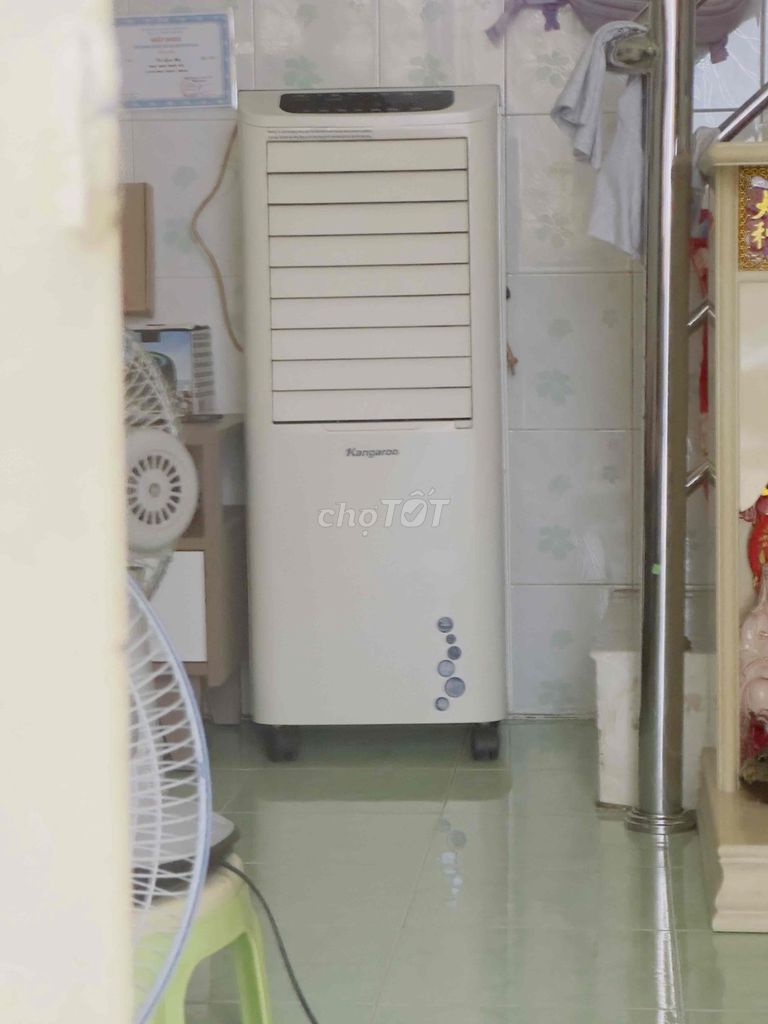 Quạt hơi nước Kangaroo Trắng Đã sử dụng. Mua bán Quạt tại Quận 8 Tp Hồ Chí Minh được đăng bởi Quang Từ vinh hình 1