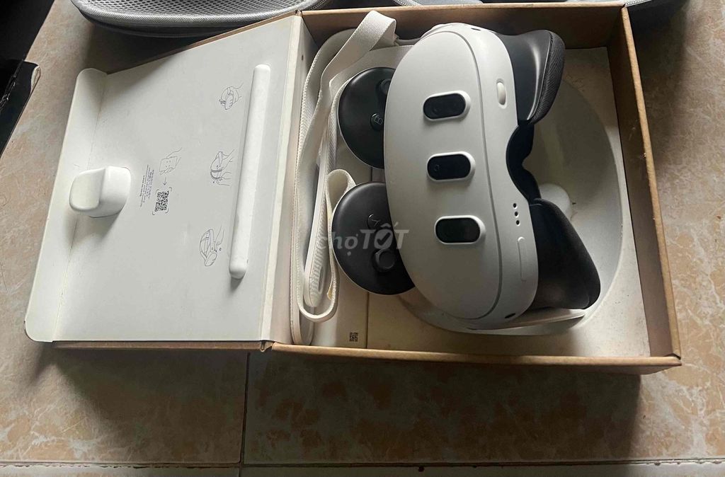 Kính thực tế ảo Meta Quest 3 128GB Trắng. Mua bán Thiết bị đeo thông minh tại Quận 8 Tp Hồ Chí Minh được đăng bởi Huỳnh Ngọc Thái  hình 1